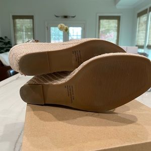 Steve Madden URI clear